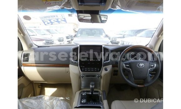 Buy Import Toyota Land Cruiser White Car in Import - Dubai in East Mahé Buy Import Toyota Land Cruiser White Car in Import - Dubai in East Mahé
