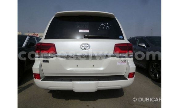 Buy Import Toyota Land Cruiser White Car in Import - Dubai in East Mahé Buy Import Toyota Land Cruiser White Car in Import - Dubai in East Mahé