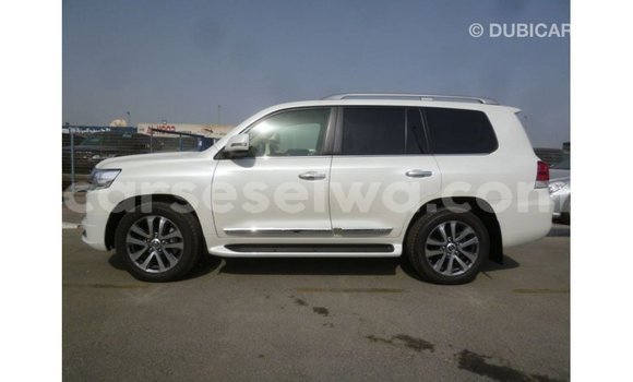 Buy Import Toyota Land Cruiser White Car in Import - Dubai in East Mahé Buy Import Toyota Land Cruiser White Car in Import - Dubai in East Mahé