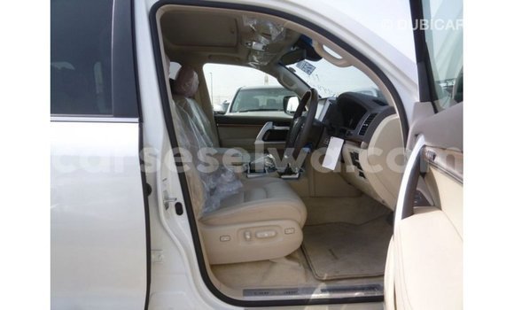 Buy Import Toyota Land Cruiser White Car in Import - Dubai in East Mahé Buy Import Toyota Land Cruiser White Car in Import - Dubai in East Mahé