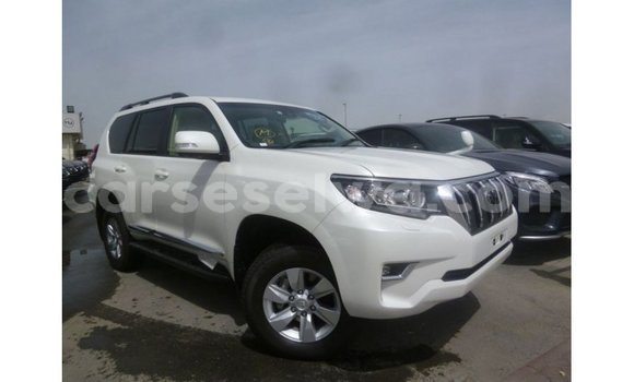 Acheter Import Voiture Toyota Prado Blanc à Import - Dubai, East Mahé Acheter Import Voiture Toyota Prado Blanc à Import - Dubai, East Mahé