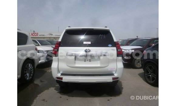 Acheter Import Voiture Toyota Prado Blanc à Import - Dubai, East Mahé Acheter Import Voiture Toyota Prado Blanc à Import - Dubai, East Mahé
