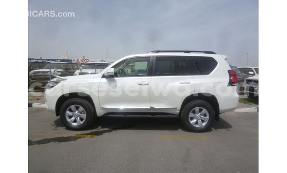 Acheter Import Voiture Toyota Prado Blanc à Import - Dubai, East Mahé Acheter Import Voiture Toyota Prado Blanc à Import - Dubai, East Mahé