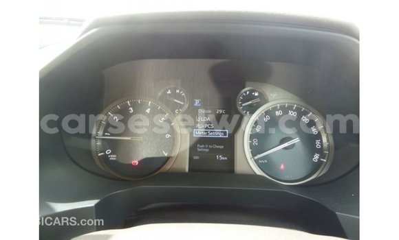 Acheter Import Voiture Toyota Prado Blanc à Import - Dubai, East Mahé Acheter Import Voiture Toyota Prado Blanc à Import - Dubai, East Mahé