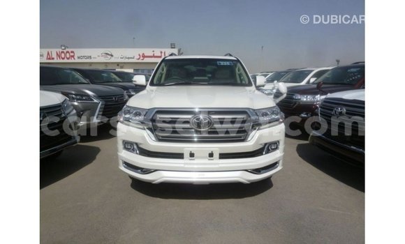 Acheter Import Voiture Toyota Land Cruiser Blanc à Import - Dubai, East Mahé Acheter Import Voiture Toyota Land Cruiser Blanc à Import - Dubai, East Mahé