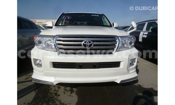 Buy Import Toyota Land Cruiser White Car in Import - Dubai in East Mahé Buy Import Toyota Land Cruiser White Car in Import - Dubai in East Mahé