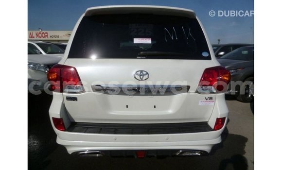 Buy Import Toyota Land Cruiser White Car in Import - Dubai in East Mahé Buy Import Toyota Land Cruiser White Car in Import - Dubai in East Mahé