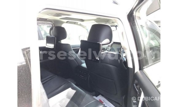 Buy Import Toyota Land Cruiser White Car in Import - Dubai in East Mahé Buy Import Toyota Land Cruiser White Car in Import - Dubai in East Mahé