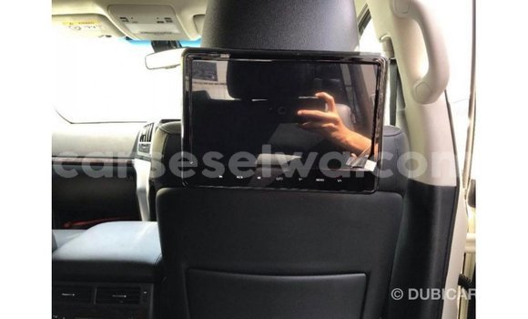 Buy Import Toyota Land Cruiser White Car in Import - Dubai in East Mahé Buy Import Toyota Land Cruiser White Car in Import - Dubai in East Mahé