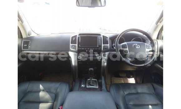 Buy Import Toyota Land Cruiser White Car in Import - Dubai in East Mahé Buy Import Toyota Land Cruiser White Car in Import - Dubai in East Mahé