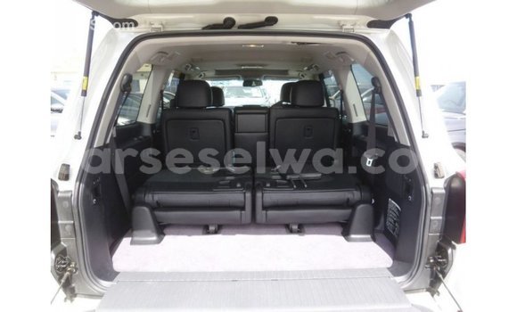 Buy Import Toyota Land Cruiser White Car in Import - Dubai in East Mahé Buy Import Toyota Land Cruiser White Car in Import - Dubai in East Mahé