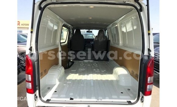 Acheter Import Voiture Toyota Hiace Blanc à Import - Dubai, East Mahé Acheter Import Voiture Toyota Hiace Blanc à Import - Dubai, East Mahé