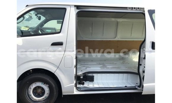 Acheter Import Voiture Toyota Hiace Blanc à Import - Dubai, East Mahé Acheter Import Voiture Toyota Hiace Blanc à Import - Dubai, East Mahé