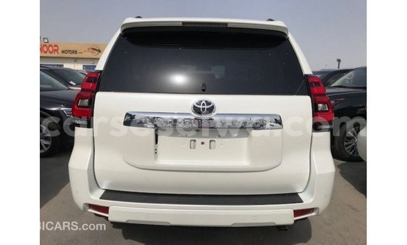 Acheter Import Voiture Toyota Prado Blanc à Import - Dubai, East Mahé Acheter Import Voiture Toyota Prado Blanc à Import - Dubai, East Mahé