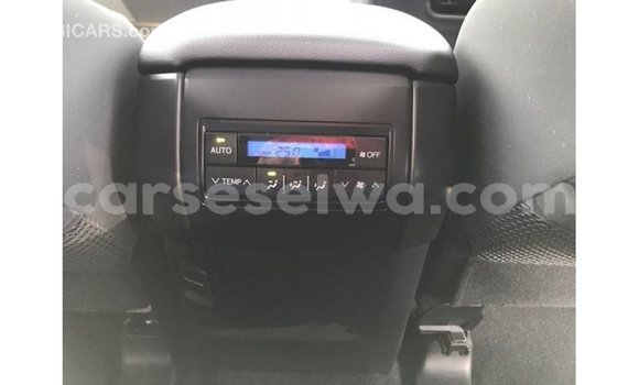 Acheter Import Voiture Toyota Prado Blanc à Import - Dubai, East Mahé Acheter Import Voiture Toyota Prado Blanc à Import - Dubai, East Mahé