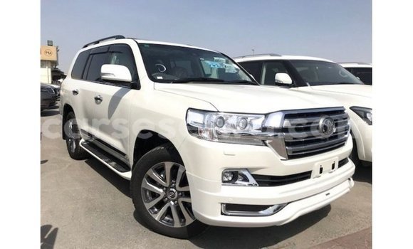 Acheter Import Voiture Toyota Land Cruiser Blanc à Import - Dubai, East Mahé Acheter Import Voiture Toyota Land Cruiser Blanc à Import - Dubai, East Mahé