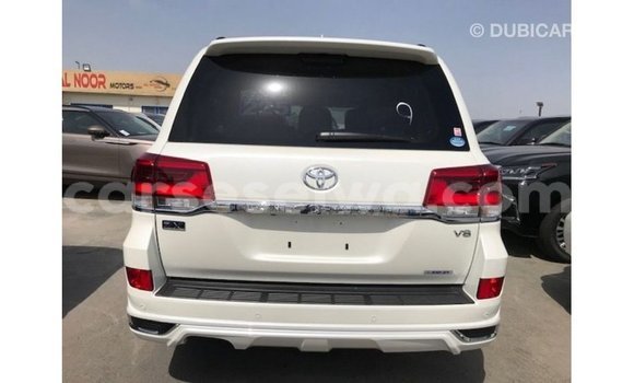 Acheter Import Voiture Toyota Land Cruiser Blanc à Import - Dubai, East Mahé Acheter Import Voiture Toyota Land Cruiser Blanc à Import - Dubai, East Mahé