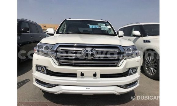 Acheter Import Voiture Toyota Land Cruiser Blanc à Import - Dubai, East Mahé Acheter Import Voiture Toyota Land Cruiser Blanc à Import - Dubai, East Mahé