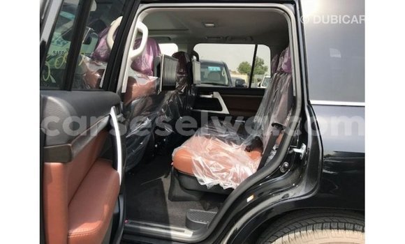 Acheter Import Voiture Toyota Land Cruiser Noir à Import - Dubai, East Mahé Acheter Import Voiture Toyota Land Cruiser Noir à Import - Dubai, East Mahé