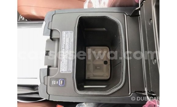 Acheter Import Voiture Toyota Land Cruiser Noir à Import - Dubai, East Mahé Acheter Import Voiture Toyota Land Cruiser Noir à Import - Dubai, East Mahé