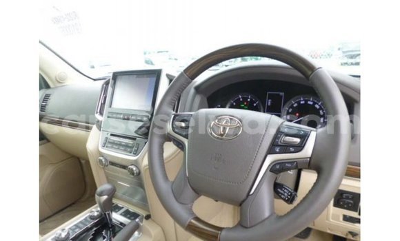 Buy Import Toyota Land Cruiser White Car in Import - Dubai in East Mahé Buy Import Toyota Land Cruiser White Car in Import - Dubai in East Mahé