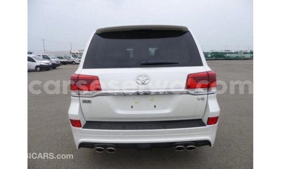 Buy Import Toyota Land Cruiser White Car in Import - Dubai in East Mahé Buy Import Toyota Land Cruiser White Car in Import - Dubai in East Mahé