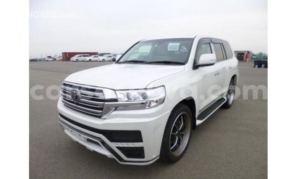 Buy Import Toyota Land Cruiser White Car in Import - Dubai in East Mahé Buy Import Toyota Land Cruiser White Car in Import - Dubai in East Mahé