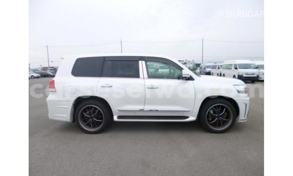 Buy Import Toyota Land Cruiser White Car in Import - Dubai in East Mahé Buy Import Toyota Land Cruiser White Car in Import - Dubai in East Mahé