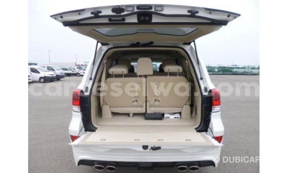 Buy Import Toyota Land Cruiser White Car in Import - Dubai in East Mahé Buy Import Toyota Land Cruiser White Car in Import - Dubai in East Mahé