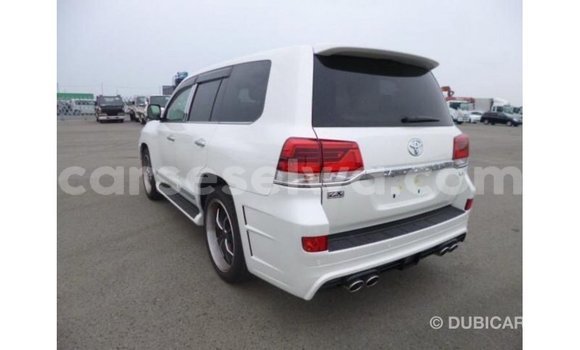 Buy Import Toyota Land Cruiser White Car in Import - Dubai in East Mahé Buy Import Toyota Land Cruiser White Car in Import - Dubai in East Mahé