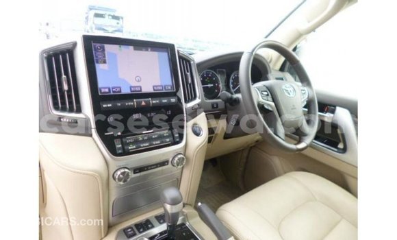 Buy Import Toyota Land Cruiser White Car in Import - Dubai in East Mahé Buy Import Toyota Land Cruiser White Car in Import - Dubai in East Mahé