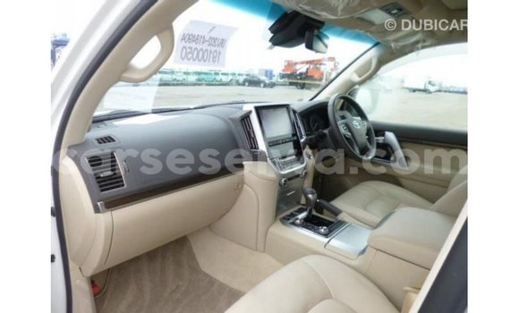 Buy Import Toyota Land Cruiser White Car in Import - Dubai in East Mahé Buy Import Toyota Land Cruiser White Car in Import - Dubai in East Mahé