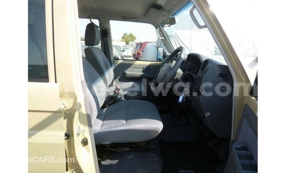 Buy Import Toyota Land Cruiser Beige Car in Import - Dubai in East Mahé Buy Import Toyota Land Cruiser Beige Car in Import - Dubai in East Mahé