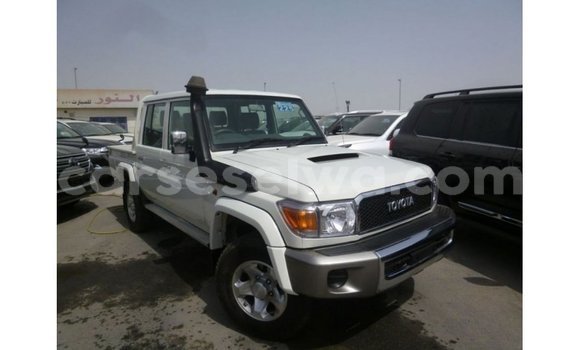 Buy Import Toyota Land Cruiser White Car in Import - Dubai in East Mahé Buy Import Toyota Land Cruiser White Car in Import - Dubai in East Mahé