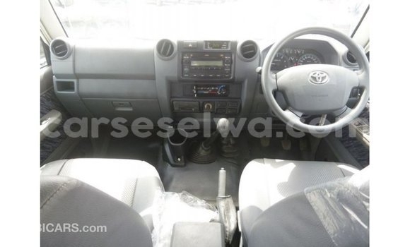 Buy Import Toyota Land Cruiser White Car in Import - Dubai in East Mahé Buy Import Toyota Land Cruiser White Car in Import - Dubai in East Mahé
