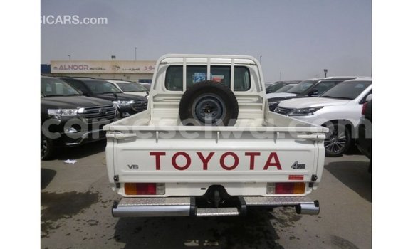 Buy Import Toyota Land Cruiser White Car in Import - Dubai in East Mahé Buy Import Toyota Land Cruiser White Car in Import - Dubai in East Mahé