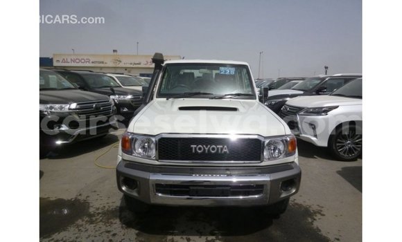 Buy Import Toyota Land Cruiser White Car in Import - Dubai in East Mahé Buy Import Toyota Land Cruiser White Car in Import - Dubai in East Mahé
