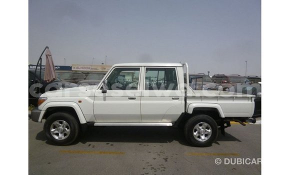 Buy Import Toyota Land Cruiser White Car in Import - Dubai in East Mahé Buy Import Toyota Land Cruiser White Car in Import - Dubai in East Mahé