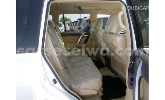 Acheter Import Voiture Toyota Prado Blanc à Import - Dubai, East Mahé Acheter Import Voiture Toyota Prado Blanc à Import - Dubai, East Mahé