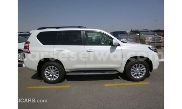 Acheter Import Voiture Toyota Prado Blanc à Import - Dubai, East Mahé Acheter Import Voiture Toyota Prado Blanc à Import - Dubai, East Mahé