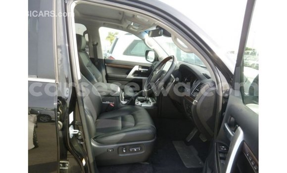 Buy Import Toyota Land Cruiser Black Car in Import - Dubai in East Mahé Buy Import Toyota Land Cruiser Black Car in Import - Dubai in East Mahé