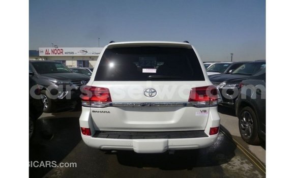 Buy Import Toyota Land Cruiser White Car in Import - Dubai in East Mahé Buy Import Toyota Land Cruiser White Car in Import - Dubai in East Mahé