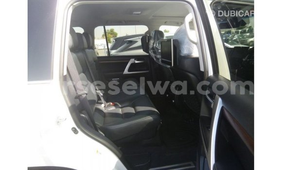 Buy Import Toyota Land Cruiser White Car in Import - Dubai in East Mahé Buy Import Toyota Land Cruiser White Car in Import - Dubai in East Mahé
