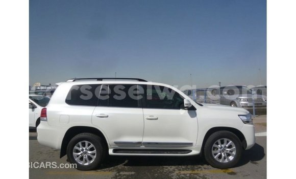 Buy Import Toyota Land Cruiser White Car in Import - Dubai in East Mahé Buy Import Toyota Land Cruiser White Car in Import - Dubai in East Mahé