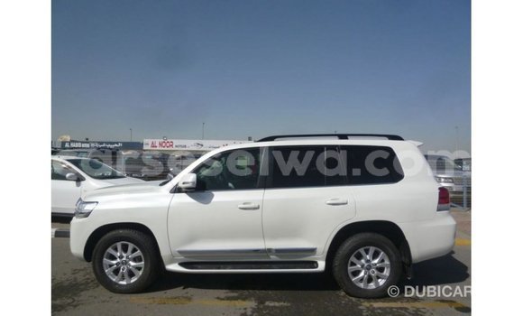 Buy Import Toyota Land Cruiser White Car in Import - Dubai in East Mahé Buy Import Toyota Land Cruiser White Car in Import - Dubai in East Mahé