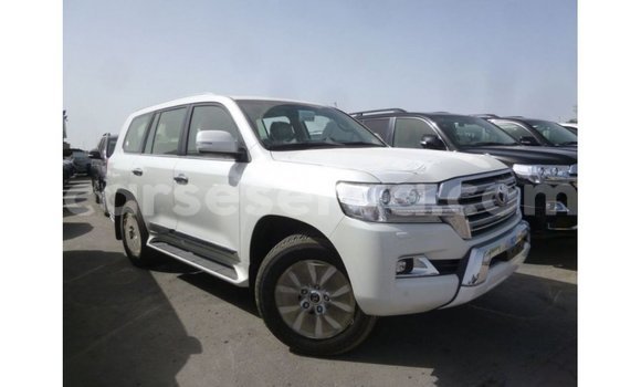 Buy Import Toyota Land Cruiser White Car in Import - Dubai in East Mahé Buy Import Toyota Land Cruiser White Car in Import - Dubai in East Mahé