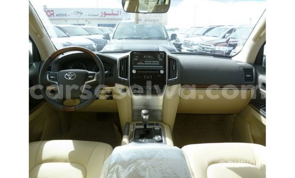 Buy Import Toyota Land Cruiser White Car in Import - Dubai in East Mahé Buy Import Toyota Land Cruiser White Car in Import - Dubai in East Mahé
