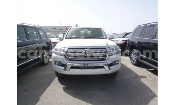 Buy Import Toyota Land Cruiser White Car in Import - Dubai in East Mahé Buy Import Toyota Land Cruiser White Car in Import - Dubai in East Mahé
