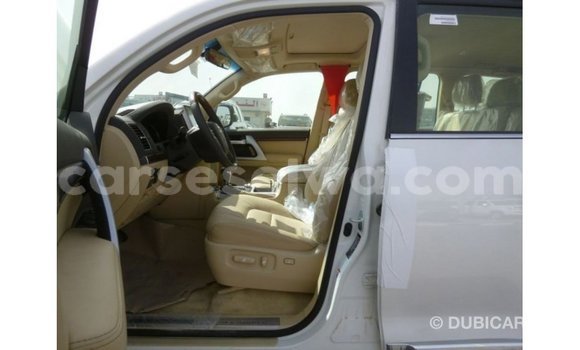 Buy Import Toyota Land Cruiser White Car in Import - Dubai in East Mahé Buy Import Toyota Land Cruiser White Car in Import - Dubai in East Mahé