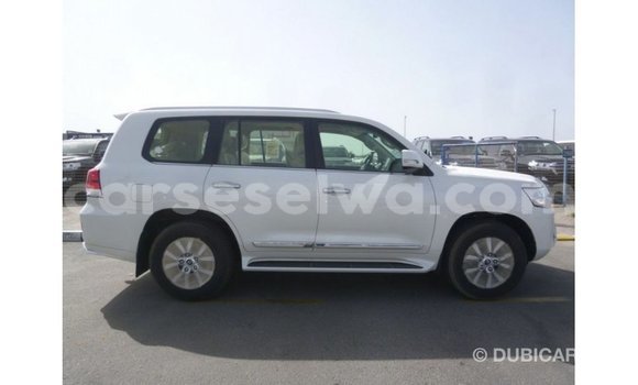 Buy Import Toyota Land Cruiser White Car in Import - Dubai in East Mahé Buy Import Toyota Land Cruiser White Car in Import - Dubai in East Mahé